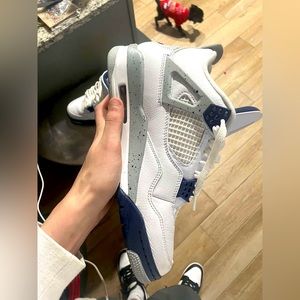 Midnight Navy Jordan 4